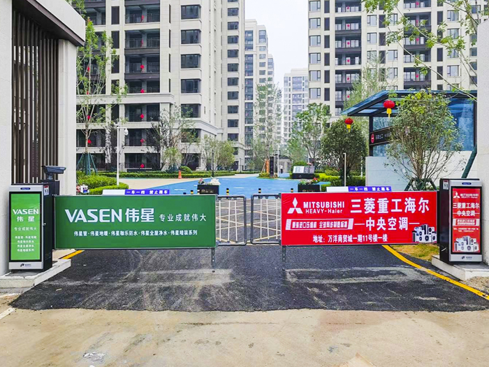 某小區采用 “安快” 一進一出卡布廣告道閘停車管理