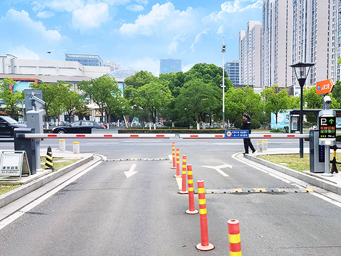 某小區采用 “安快” 一進一出停車管理